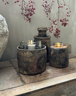 Nepalese pot L1