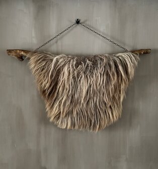 Schapenvacht aan stok|  Vacht wandhanger aan stok beige