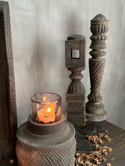 Ornament Ratna op standaard (linker)