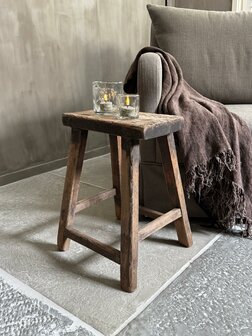 Oude houten kruk B4