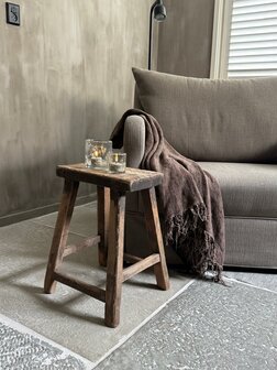 Oude houten kruk B4