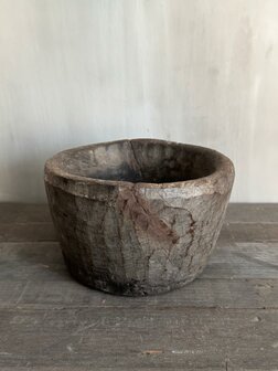 Oude houten vijzel Luksa