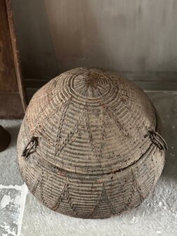 Oude Dessert mand India| Old basket India A (afhalen)