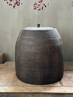 Oude houten pot met deksel XL