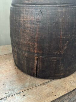 Oude houten pot met deksel XL