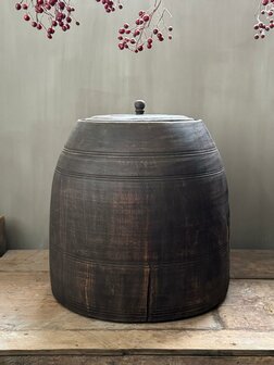 Oude houten pot met deksel XL
