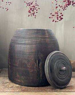 Oude houten pot met deksel XL