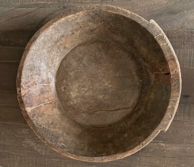 Oude houten schaal gtoot E4