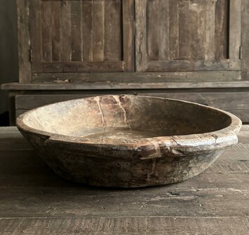 Oude houten schaal gtoot E4