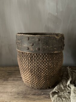 Authentieke Chinese mand met houten rand D