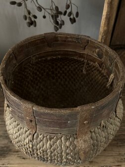 Authentieke Chinese mand met houten rand E