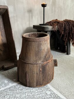 Oud uniek chinees houten wijnvat A
