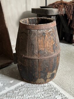 Oud uniek chinees houten wijnvat B