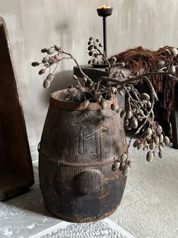 Oud uniek chinees houten wijnvat B