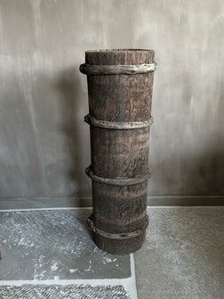 Hoge houten vijzel| hoge houten pot E (afhalen)