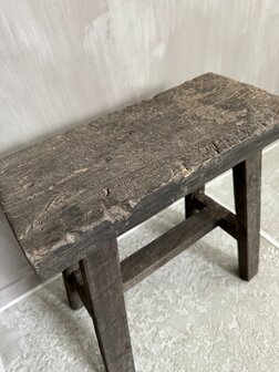 Oud houten kruk Old Barn 45cm A