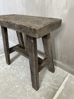 Oud houten kruk Old Barn 45cm A