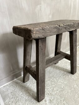 Oud houten kruk Old Barn 45cm A