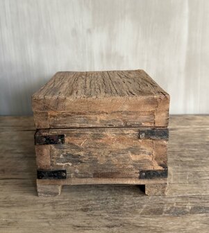 Houten kistje oud hout | Houten kistje truckwood  A small
