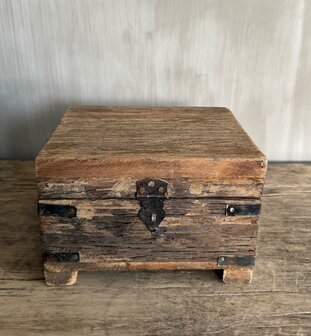 Houten kistje oud hout | Houten kistje truckwood  A small