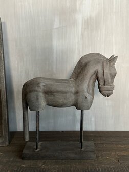 Unieke houten paarden  op voet (set)