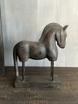 Unieke houten paarden  op voet (set)