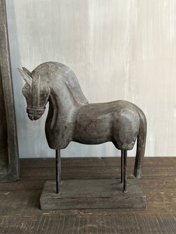Unieke houten paarden  op voet (set)
