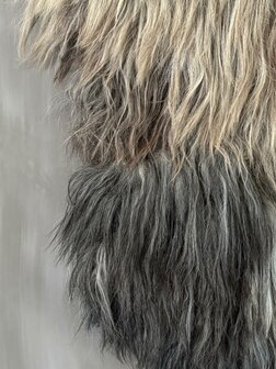 Schapenvacht aan stok|  Vacht wandhanger aan stok driekleur