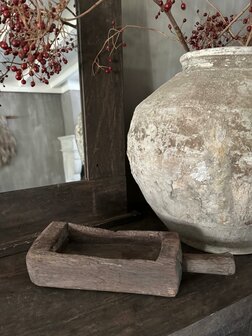 Oude houten vijzel met handvat | Oud houten bakje met handvat  F