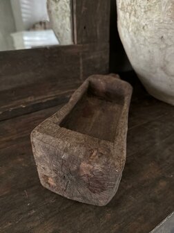 Oude houten vijzel met handvat | Oud houten bakje met handvat  F