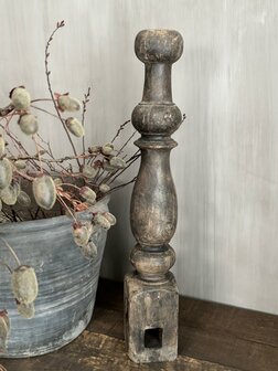 Oude houten baluster Z5