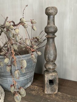 Oude houten baluster Z5