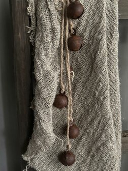 Roest kerstballetjes aan touw