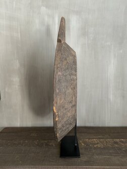 Oude schaal op standaard A