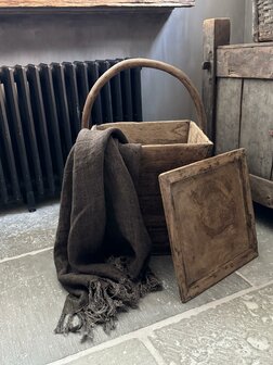 Oude rijstbak met deksel| oude bak met deksel en handvat  (afhalen)
