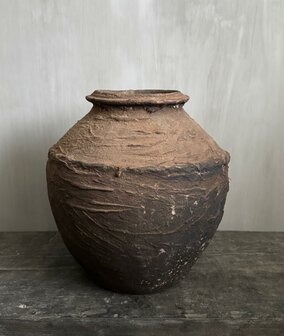 Stenen kruikje roest