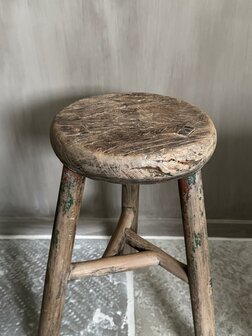 Oude houten kruk E