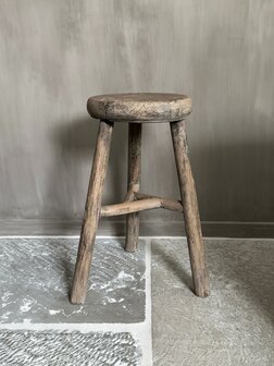 Oude houten kruk E