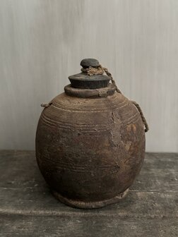 Nepalese kruik met deksel M8 (hoogte 15,5cm)
