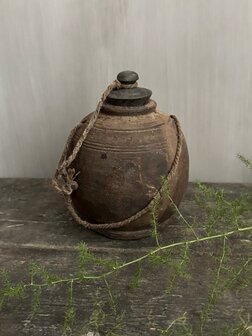 Nepalese kruik met deksel M8 (hoogte 15,5cm)