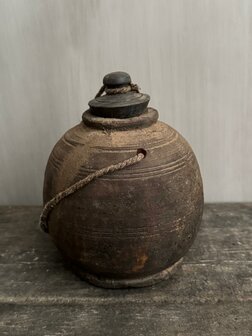 Nepalese kruik met deksel M8 (hoogte 15,5cm)