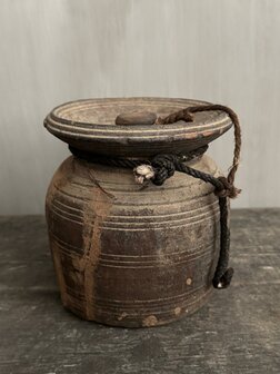 Nepalese kruik met deksel  M1 (hoogte 15cm)
