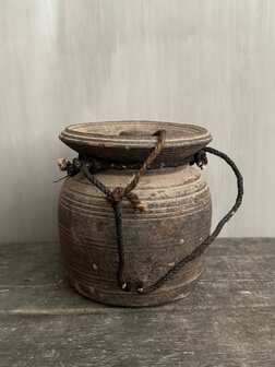 Nepalese kruik met deksel  M1 (hoogte 15cm)