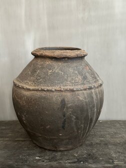 Oude stenen waterkruik B1