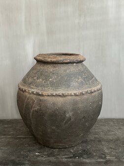Oude stenen waterkruik B1