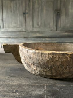 Oude houten schaal met handvaten M2