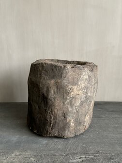 Wooden Ukhali | oude houten vijzel Aura Peeperkorn 