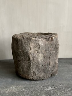 Wooden Ukhali | oude houten vijzel Aura Peeperkorn 