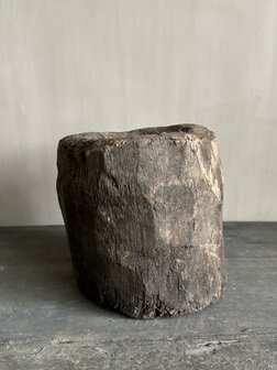 Wooden Ukhali | oude houten vijzel Aura Peeperkorn 