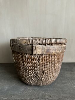 Uniek mandje met houten rand